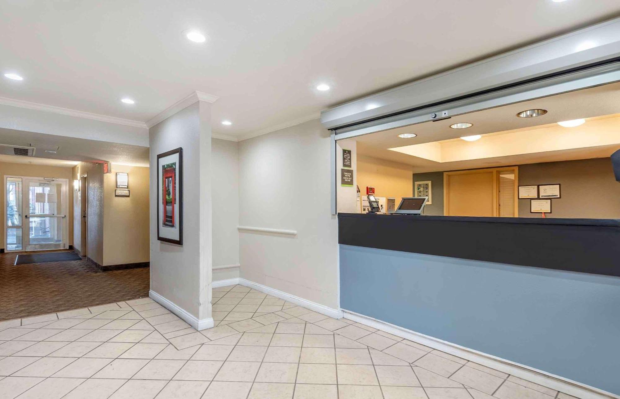 Extended Stay America Select Suites - Chicago - Westmont - Oak Brook Exterior photo