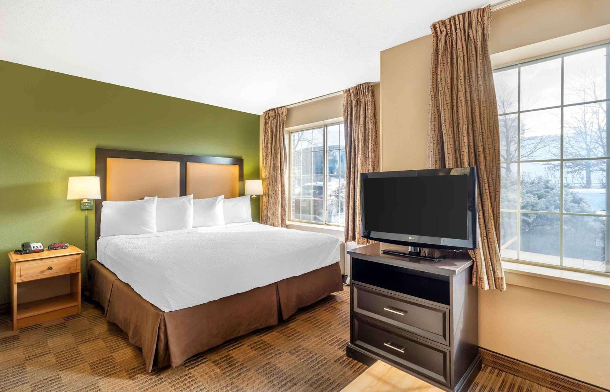 Extended Stay America Select Suites - Chicago - Westmont - Oak Brook Exterior photo